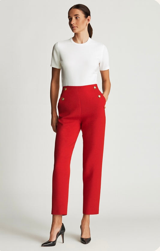 Pantalon avec des boutons dorés