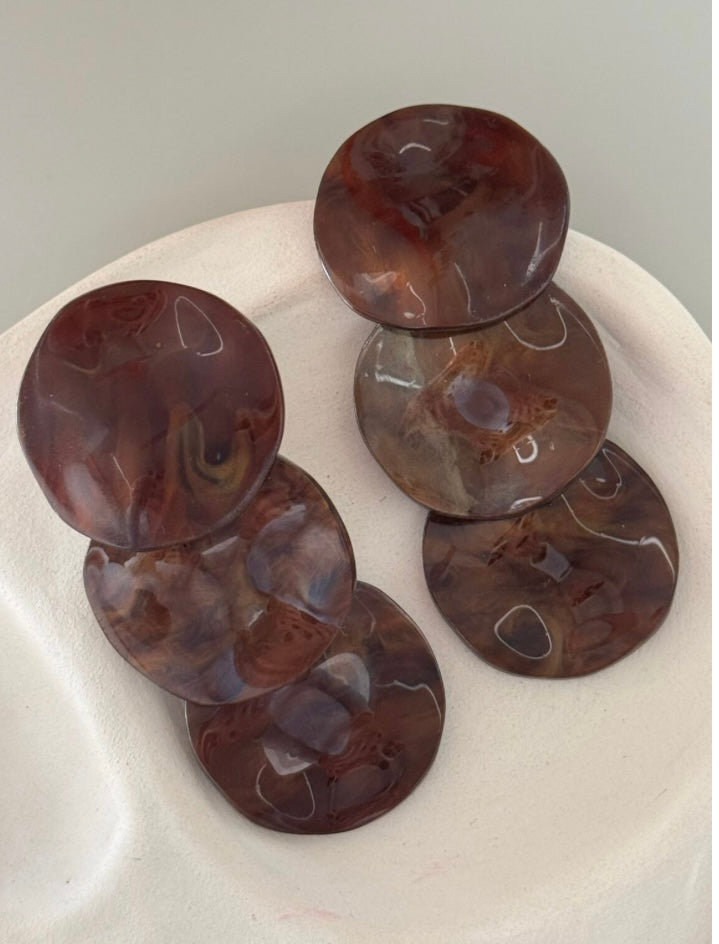 Boucles d’oreilles résine marron